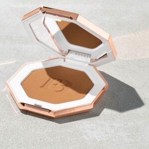 Fenty SUN STALK'R INSTANT WARMTH
BRONZER